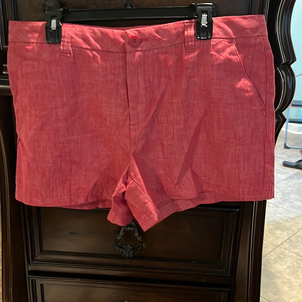 Pink women's shorts. NWOT. size 16